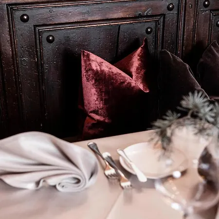 Romantik & Restaurant Stafler فندق 4*