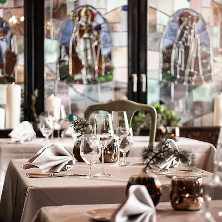 فندق Romantik & Restaurant Stafler 4*